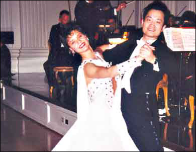 Dr. Ming Wang, M.D. of the Wang Vision 3D Cataract and LASIK Center